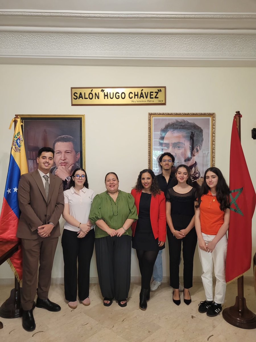 EmbaMarruecosve's tweet photo. La H. Mme Dana Casanova, Chargée d’Affaires a.i. de l’Ambassade du Venezuela à Rabat, a reçu la visite de la Prof. Safia Abahaj et des jeunes de #IMMUN. Ensemble, nous construisons des ponts de dialogue, de coopération et d’échange culturel. 🇻🇪🇲🇦 @Cancilleria_ve https://t.co/OMKZqcQv6j
