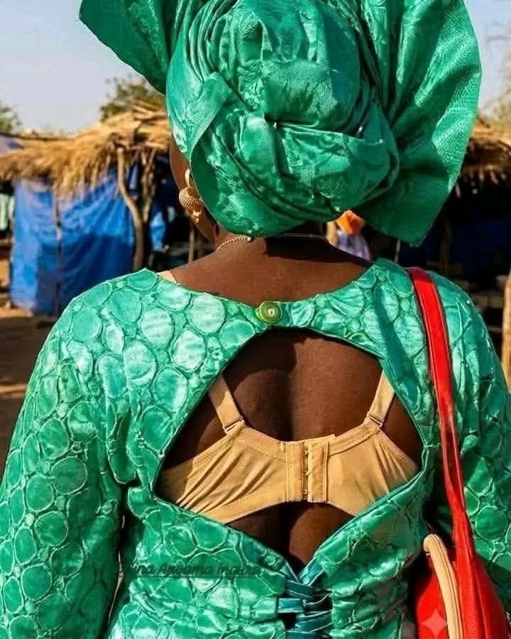 trinity_kings's tweet photo. @yomiable Way to identify a Yoruba woman https://t.co/aiCBTuWVxf