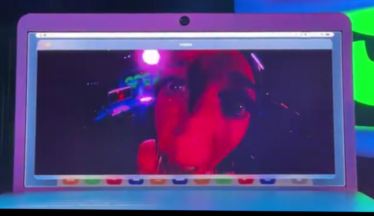 Portal Katy Perry tweet media