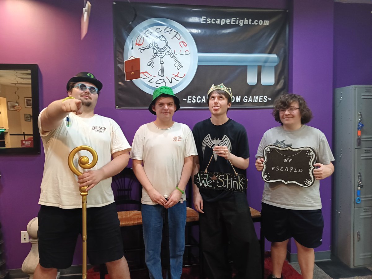 EscapeEight's tweet photo. Team Applebee's Nights escaped The Riddle Room! https://t.co/tCbWExgl8V