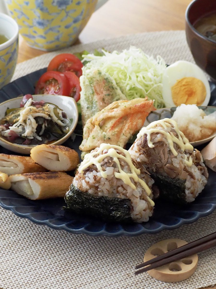 mariko_p's tweet photo. 今日の朝ごはんは自家製チャーシューマヨおにぎり。ほぐれる柔らかさ😆 https://t.co/Qm6nr7OtED
