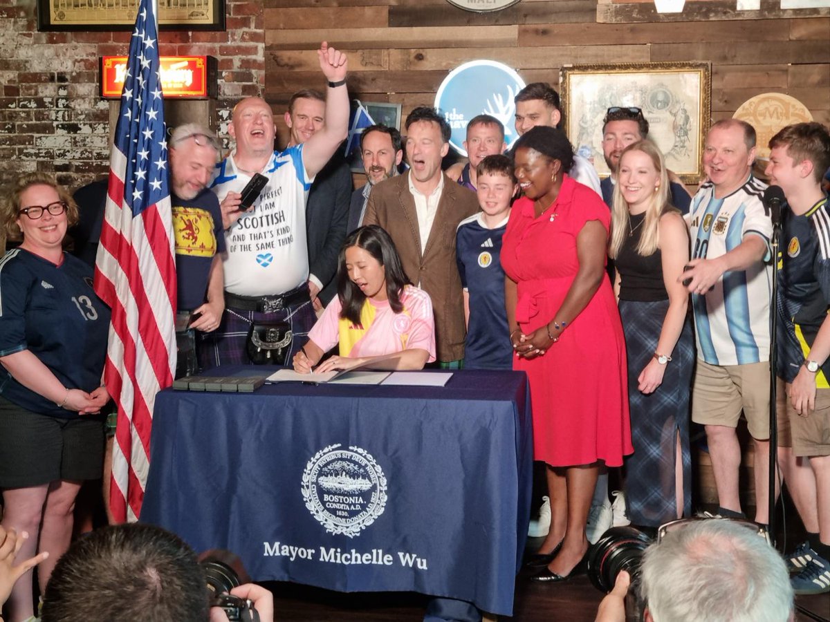 ScotNational's tweet photo. This is the moment Mayor of Boston Michelle Wu officially made Boston and Glasgow sister cities today at The Haven, a Scottish pub in Boston 

A formal agreement will follow next April during Tartan Week https://t.co/aR7nc8058N