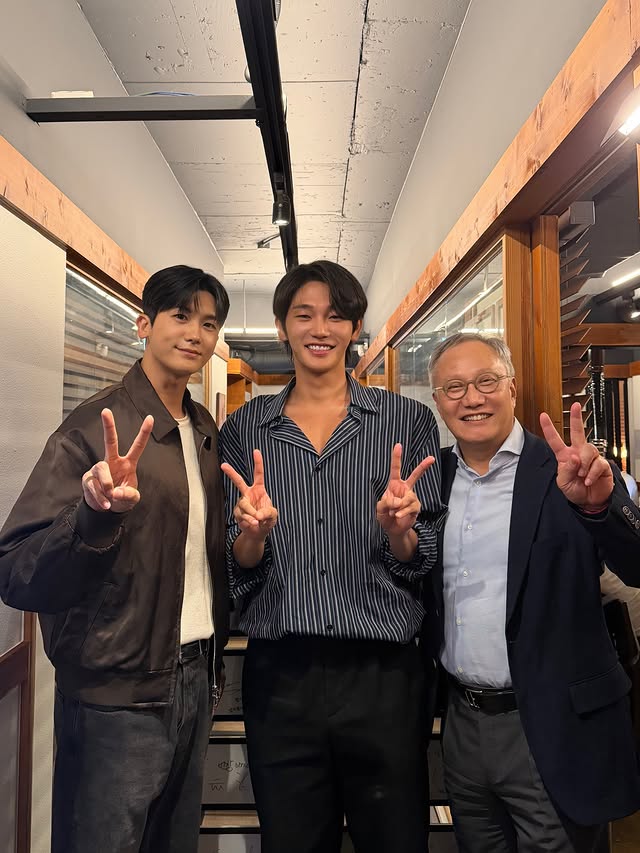 Phs1116Japan's tweet photo. doctorgranvino様 IGより
メディシックスモデルパク・ ヒョンシク🩵

アインエッチ医院のファン・ジョンフ院長様と世界的半導体大手「NVIDIA」のジェンスン・フアンCEO様と一緒に

メディトックスディナー

ヒョンシクさん素敵😍ポスト嬉しいです💕︎︎

#パクヒョンシク
#Parkhyungsik
#박형식 https://t.co/1q6dXS5ZTw