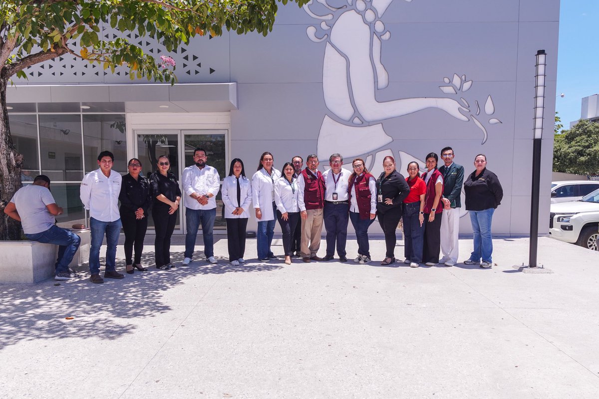 IMSSBCampeche's tweet photo. En #Carmen, el secretario de Salud, Orlando Alvarado Rivadeneyra, y nuestra coordinadora estatal del #IMSSBienestar, Liliana Montejo León, supervisaron los avances en el fortalecimiento de la infraestructura y los servicios del Hospital “Dra. María del Socorro Quiroga Aguilar”.🏥 https://t.co/rwEXl1q2Xo