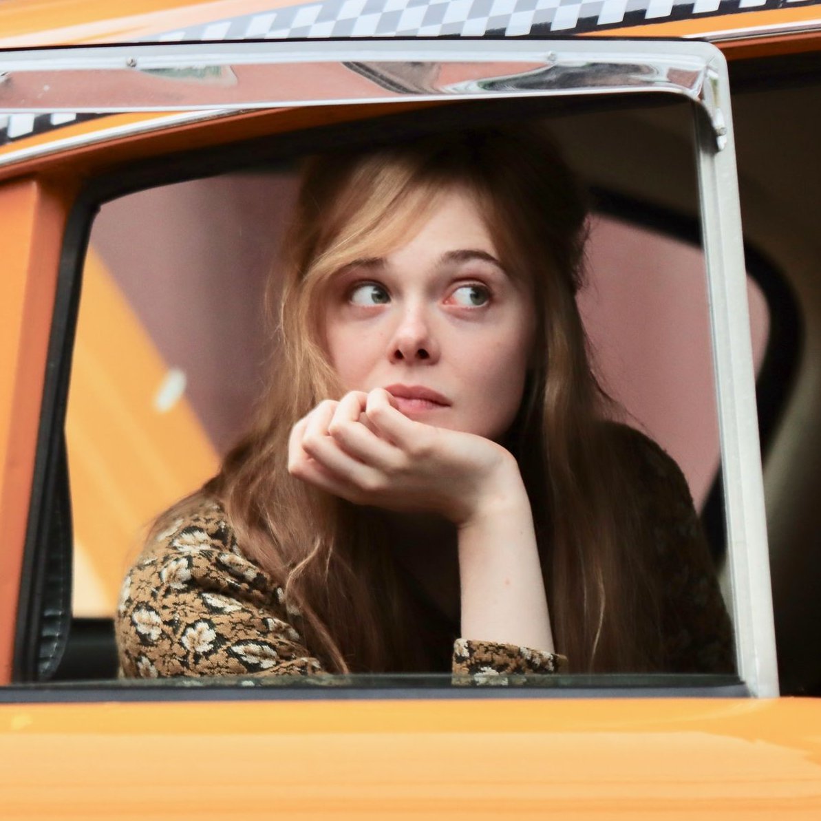 ellecentral's tweet photo. Elle Fanning on set of 'A Complete Unknown' in New York City ( 2024). https://t.co/GYJx6fDjio