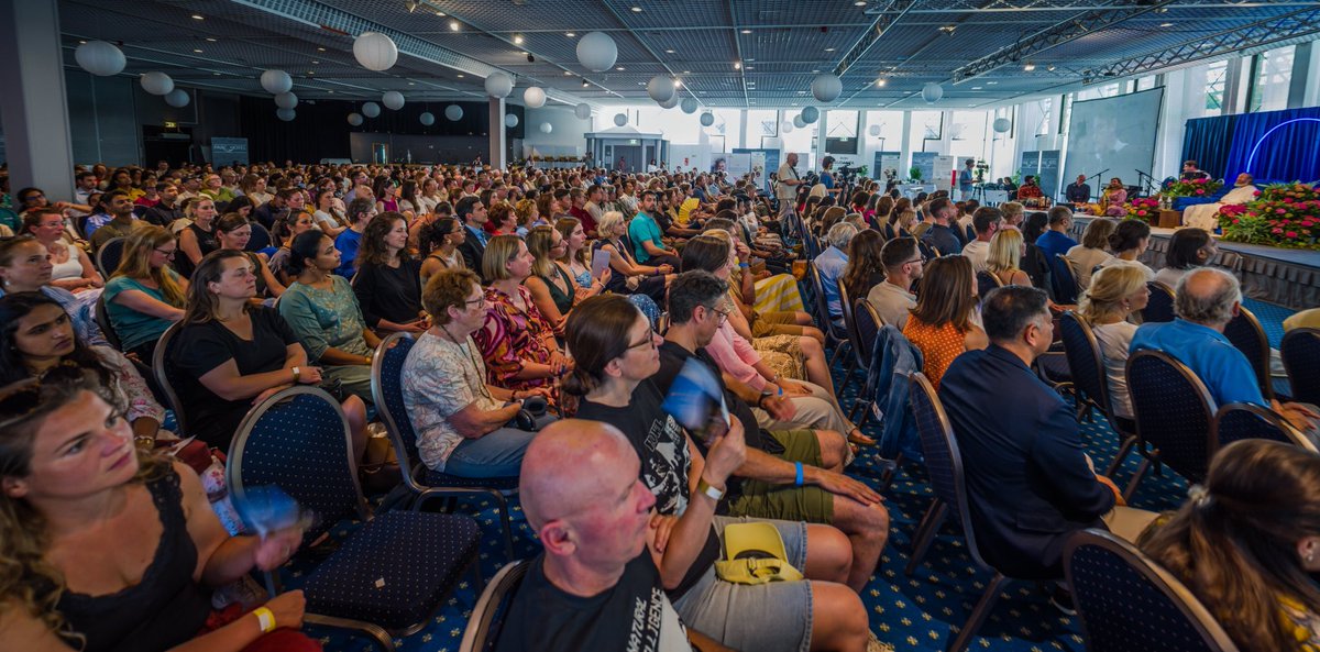 Gurudev's tweet photo. Thousands participated in an evening of wisdom and meditation in Luxembourg. https://t.co/VvjsONngKo