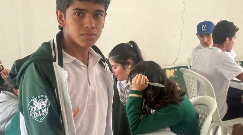 SecEducacionBoy's tweet photo. Santiago Manuel, ejemplo de liderazgo y compromiso con el bienestar estudiantil en Chiscas ✨. https://t.co/rM9w6hKomp