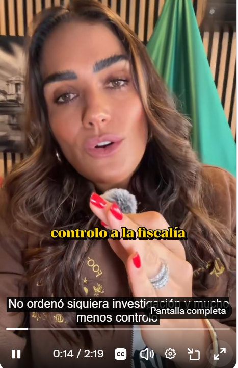 Katsuragui's tweet photo. Ay,wero!! 
¿Qué pomada,medicina o cura mágica uso la @AlessandraRdlv para que se le quitaran en menos de 48 hrs los golpes de la cara? 
¿Usó alguna varita mágica? por que ni la savila,el árnica o el mentol los quita tan de volada.
Ni el maquillaje puede ocultar semejantes golpes https://t.co/d877hnKccK