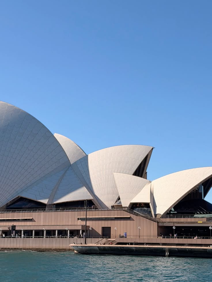feh_ranmi's tweet photo. The Sydney Opera House is proof that bold ideas can become timeless masterpieces. 🏛️✨
Great architecture doesn't just shape skylines—it inspires generations.
#Architecture #SydneyOperaHouse #DesignInspiration https://t.co/WYxJ71za9V