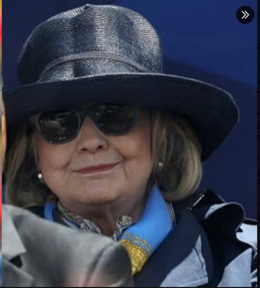 CoyoteUnclean's tweet photo. Good news! Marlon Brando is apparently alive and well.
Bad news 😢: Bill Clinton is apparently paying his rent. https://t.co/i3NtBtn3Bj
