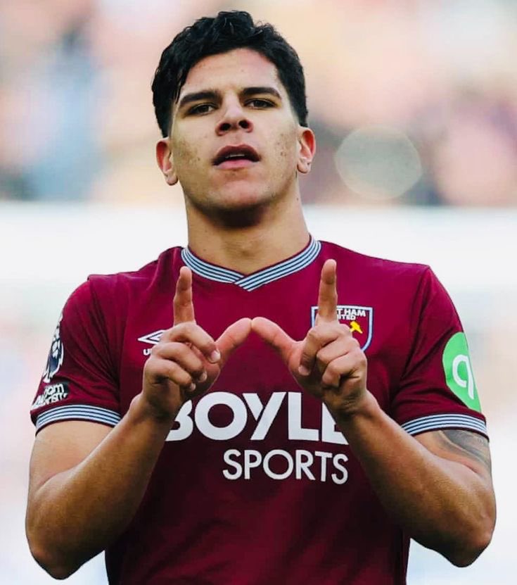 hotspurreports's tweet photo. 🚨🚨💣 Tottenham have atleast £300m to spend this summer. 

The club want to challenge for the PL. Tonali is eager to join Tottenham, official bid is being prepared. 

RDZ also wants Fernandes, and Spurs want to capitalise. [@SecretPrem] https://t.co/2S2qiV6Pl4