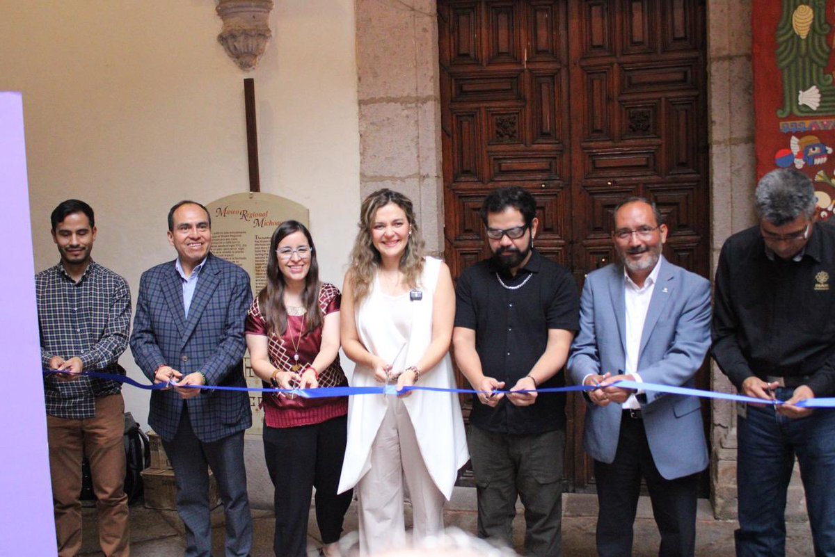 gcolorgasca's tweet photo. Acudí a la inauguración de la Expo Arte Lubok del artista Alejandro Barreto, presentada en las instalaciones del Museo Regional Michoacano “Doctor Nicolás León Calderón”🎨✨

Su obra destaca por la combinación de símbolos contemporáneos, personajes históricos e íconos de la cultura popular, creando una propuesta artística que invita a la reflexión y al diálogo entre distintas épocas y expresiones culturales.

Reconozco el trabajo de @MoreliaCultura  por impulsar espacios que permiten difundir el talento de las y los artistas michoacanos, fortaleciendo nuestra identidad y enriqueciendo la vida cultural de la ciudad🙌🏽
#MoreliaBrillaMás✨