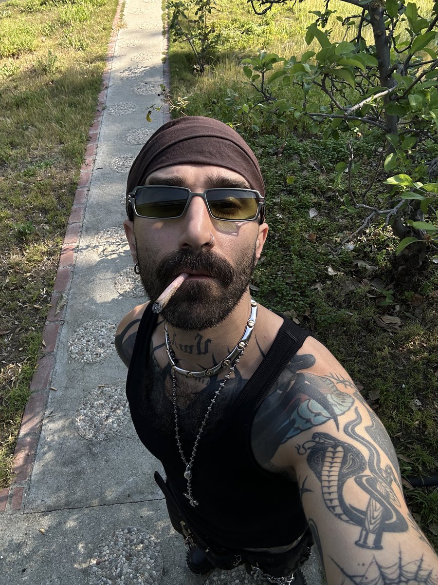 deadskullxxx's tweet photo. turned 33 I guess 🎂 https://t.co/WsexOmQzRy