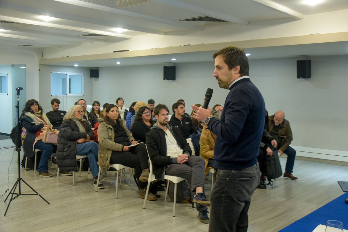 EJNKar's tweet photo. En el día de ayer, dimos comienzo al Curso “Después de la Crisis, ¿qué sistema de salud?” en el  @p_justicialista de la mano de @nkreplak https://t.co/UBCHGUIChT