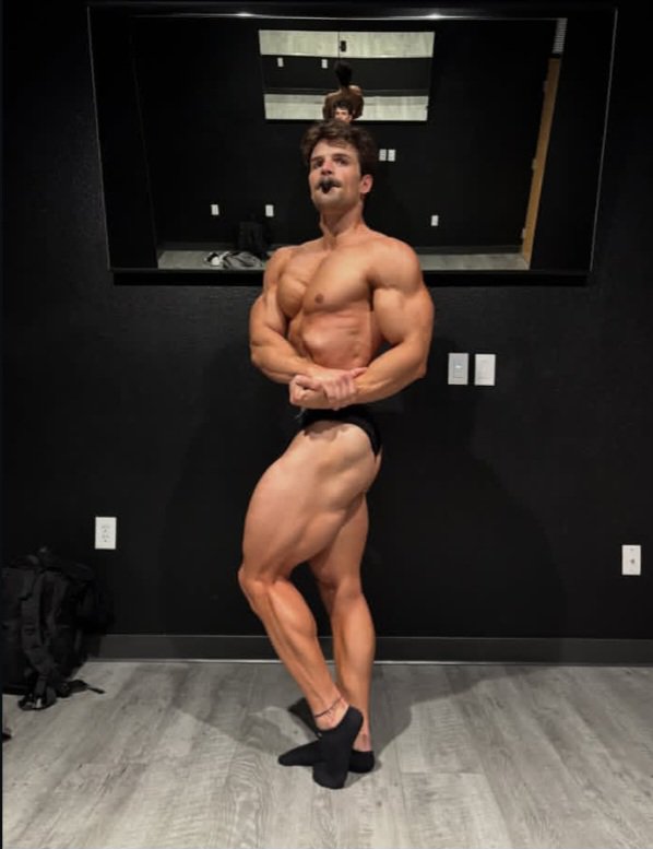 AlphaKissel's tweet photo. Who am I bullying today 
#cashmaster #findom #alpha #biceps https://t.co/OcUn0uAJXQ