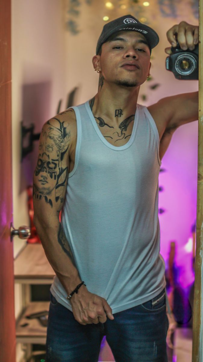 AlphaKingMaster's tweet photo. https://t.co/ZyEPIxPVCz I know u wanna play !! i m u sexy master and u are my property, come here to be mine ! https://t.co/P6T4r9D7Ce