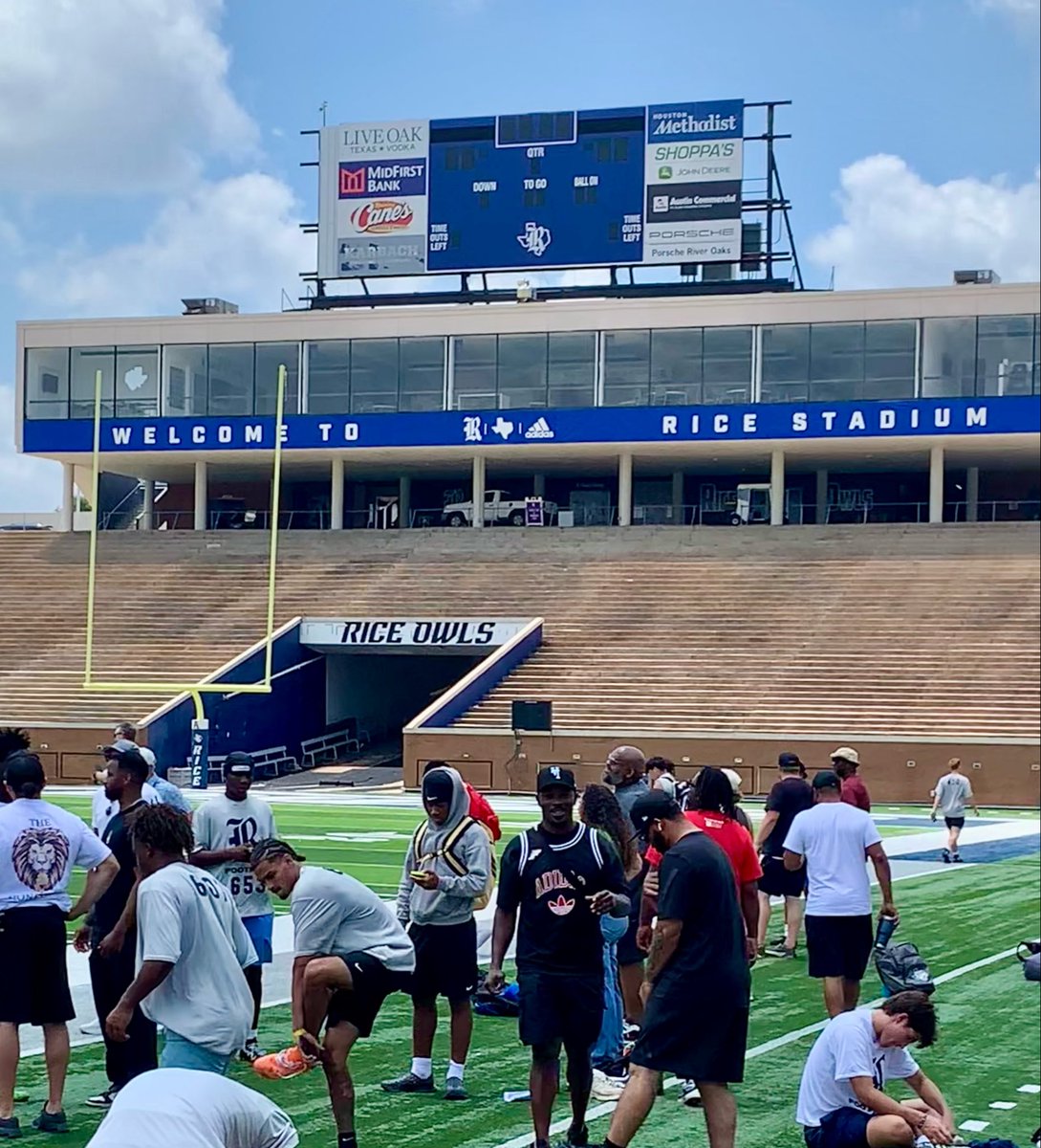 gabrielike_'s tweet photo. Had a great time competing at @RiceFootball camp. Learned a lot from the coaches there. @Scott_AbellFB @_Coach_Hof @BrianBrown___ @nbaker2_ @tyler__calhoun @Alex_Shieldzy @Coach_BenMoran @CoachNickStokes #Sacrifice https://t.co/8WMtQlwBrz