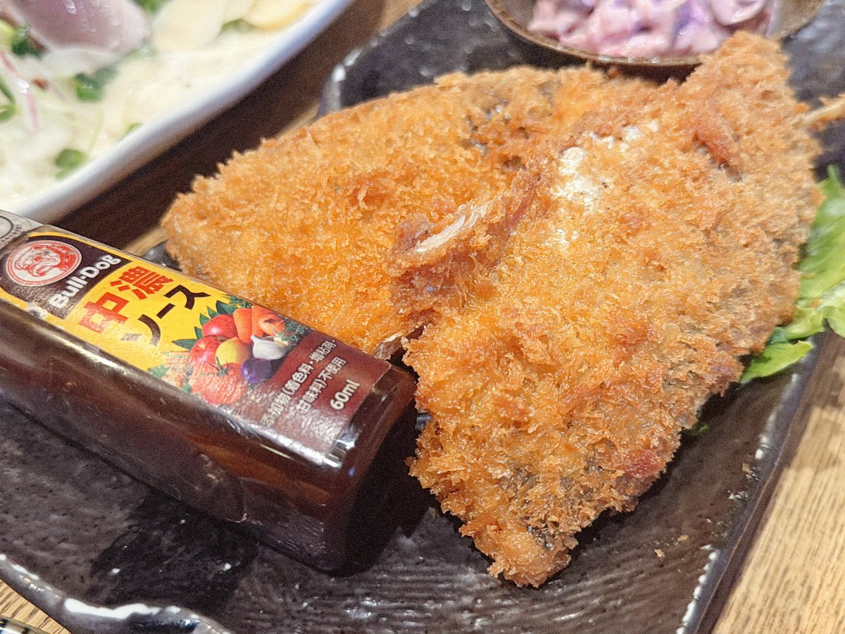 MACHIDA_DX's tweet photo. 昨日は良く茶しばき誘ってくれる友達と行く場所がある合間に茶をと思ったが意外に時間がなく、かき氷と珈琲かきこんで、用事付き合って済ませ、魚だ！魚！魚いこ！の流れで魚食べに行ってきまして散財。
土鍋の九条ネギとそぼろの炊き込みご飯も良かったなぁ。 https://t.co/ti2TB1zrEs