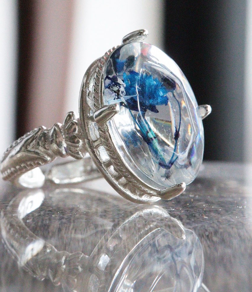 jijikuromyu's tweet photo. 青かすみ草と赤バラの花びら

Blue Baby’s Breath and Crimson Rose Petal

#FlowerRing #ResinRing #BotanicalJewelry #FloralJewelry
#MABATAKI美雨 https://t.co/anvLNpqruo