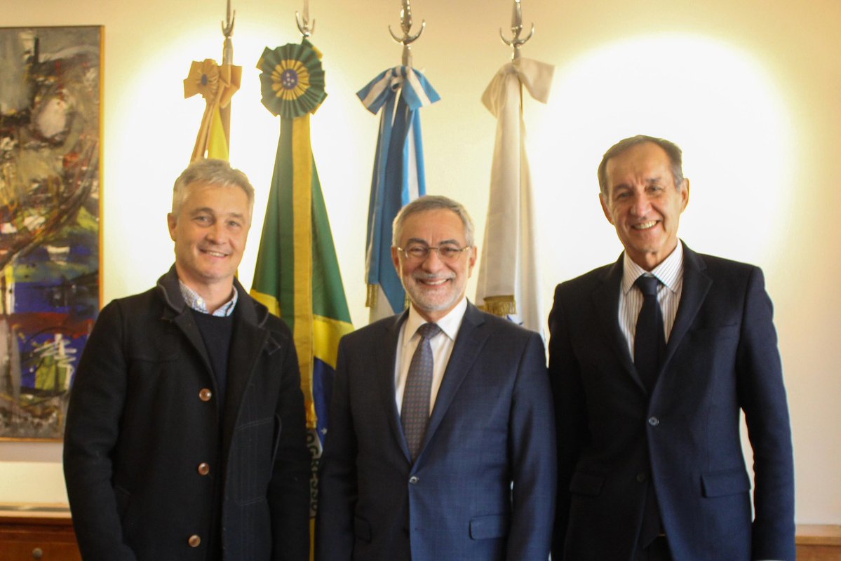 FulvioP's tweet photo. Junto a  @deAndreis, Secretario General del PRO conversamos con el Embajador de @BrasilBAires, Julio Bitelli.

El eje Argentina-Brasil es un pilar estratégico que debe sostenerse con diálogo y visión de largo plazo. Fortalecer la relación bilateral es clave para generar nuevas oportunidades y enfrentar desafíos compartidos.

Desde el @proargentina seguiremos trabajando por una inserción internacional inteligente y comprometida con la cooperación regional.