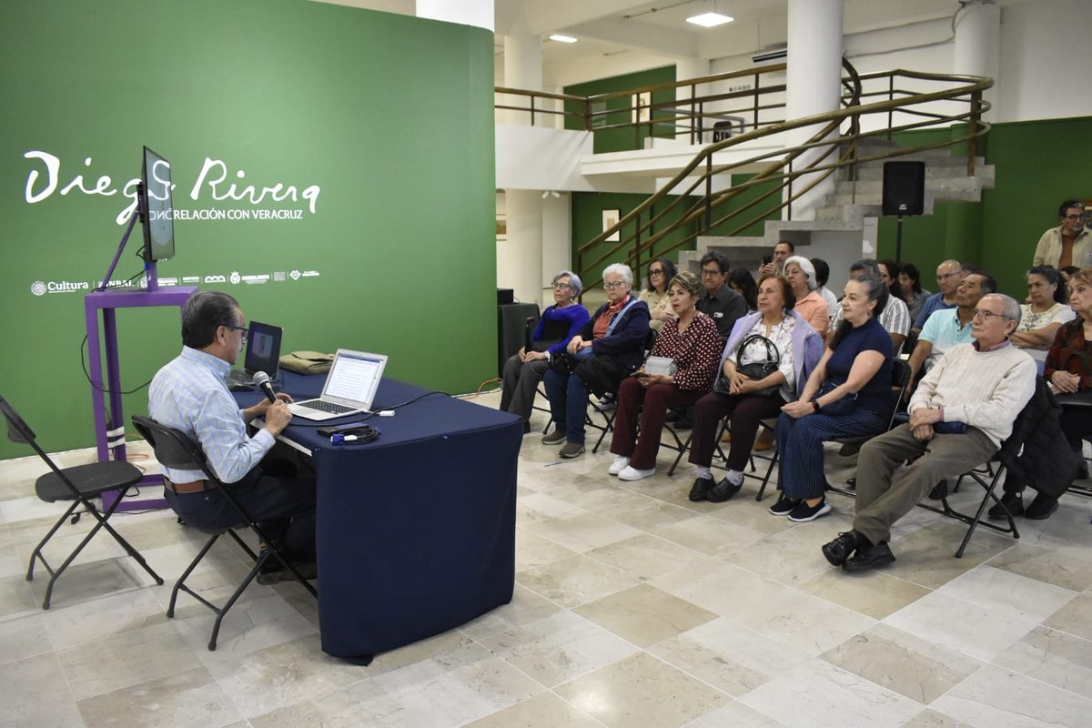 CruceXalapa's tweet photo. #Xalapa revivió su esencia de Estridentópolis en la Pinacoteca Diego Rivera, con una gran asistencia para escuchar al Mtro. Vicente Espino Jara y el Dr. Enrique Salmerón. https://t.co/wQPlarXxE4