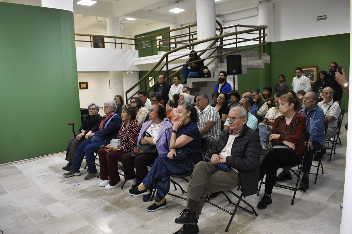 CruceXalapa's tweet photo. #Xalapa revivió su esencia de Estridentópolis en la Pinacoteca Diego Rivera, con una gran asistencia para escuchar al Mtro. Vicente Espino Jara y el Dr. Enrique Salmerón. https://t.co/wQPlarXxE4