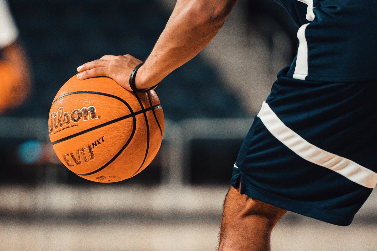 CBUmbb's tweet photo. Ironing out all the details 🏀📝

#LanceUp⚔️ https://t.co/mFbxLhLy4j