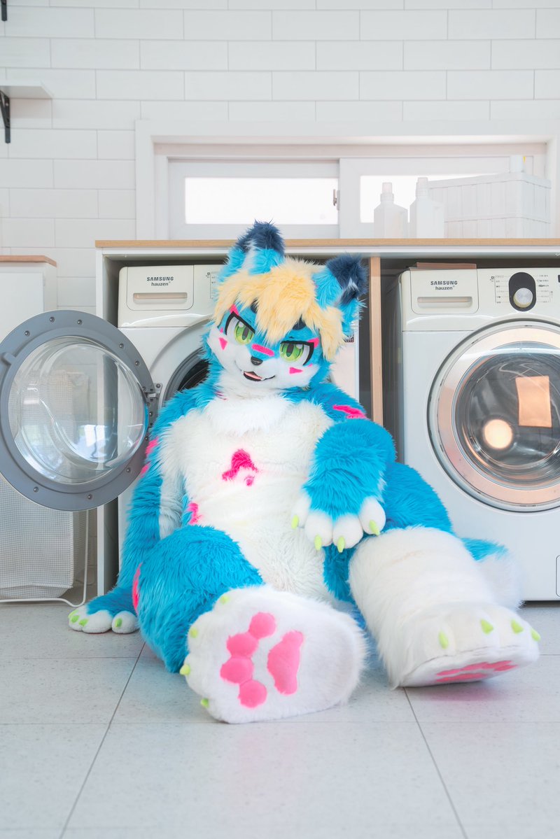 AruKwisa's tweet photo. #FursuitsFriday 
#Aru #阿鲁 

    빨래 기다리는 중인데 왜 이렇게 졸리지…

📸 @ss0dan6 https://t.co/1Xf3YVMQFp