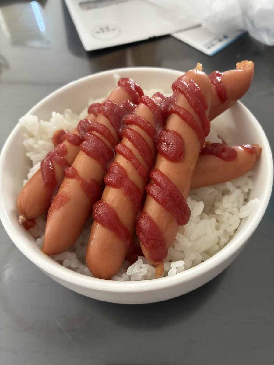 u_10_IF's tweet photo. ルフィ、飯ができたぞ https://t.co/yoeMtXiV20
