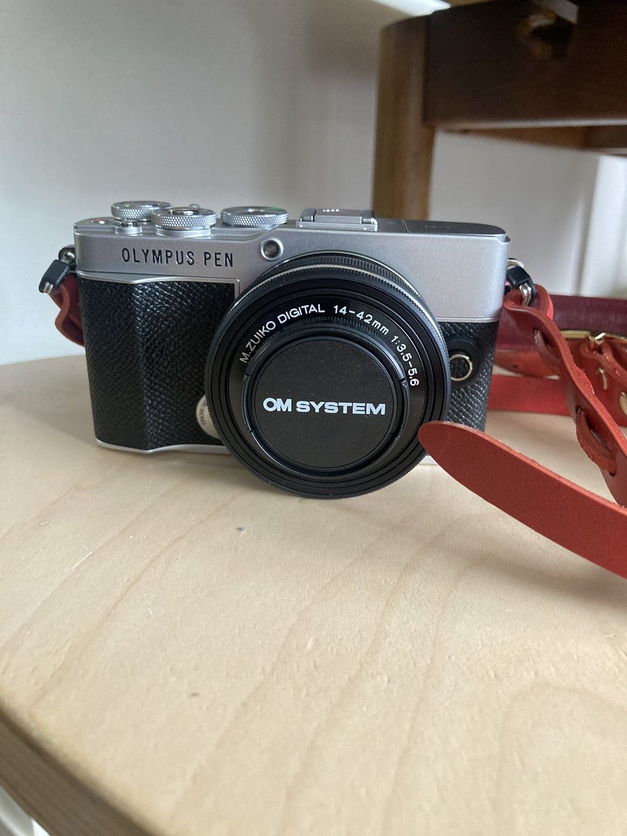 fumitsuru's tweet photo. カメラを買いました！
普段気軽に持ち歩けるのが、欲しくて。
PENのE-P7。今まで15年ほど前のキャノンのデジイチ使ってたので、勝手がよくわからん。

でも楽しみ😊 https://t.co/ncHQDukQRp