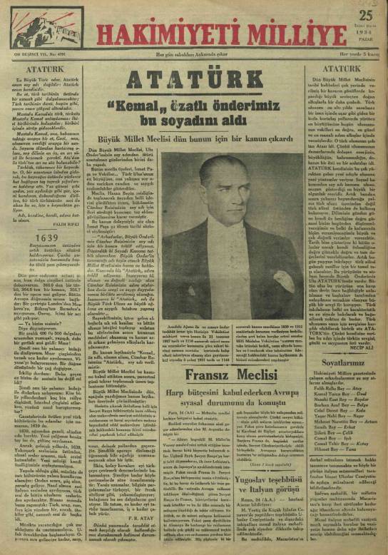 TarihSinema's tweet photo. 92 yıl önce bugün (21 Haziran 1934) Türkiye Büyük Millet  Meclisi'nde Soyadı Kanunu kabul edildi.

24 Kasım 1934'te oybirliği ile kabul edilen bir başka kanun ile Cumhurbaşkanı Mustafa Kemal'e Atatürk soyadı verildi ve bu soyadının diğer vatandaşlarca kullanılması yasaklandı. 

Mustafa Kemal Atatürk, soyadı kanunu sonrası birçok isme soyadlarını bizzat kendisi seçerek vermiştir. 

İsmet Paşa'ya İnönü zaferleri nedeniyle İnönü soyadı,

Türk Dil Kurumu'nun ilk genel sekreteri olan dil bilimci Agop Martayan'a Türk Dili üzerine yaptığı çalışmalar nedeniyle Dilaçar soyadı,

Dönemin Adalet Bakanı Mahmud Esat Bey'e Fransa ile yaşanan uluslararası Bozkurt-Lotus gemi davasını Türkiye lehine kazandığı için Bozkurt soyadı,

Büyük Taarruz sürerken Albay Reşad Bey, Afyon'daki stratejik Çiğiltepe'yi düşmandan yarım saat içinde arındırılacağın sözünü Mustafa Kemal Paşa'ya vermiştir. Yunanlıların direnişi nedeniyle süreç aksayınca Albay Reşad Bey, sözümü yerine getiremediğim için yaşayamam notuyla intihar etmiştir. İntiharından kısa bir süre sonra tepe ele geçirilmiştir. Atatürk, Soyadı kanunu sonrası Albay Reşid Bey'in ailesine Çiğiltepe soyadı,

Nuri Bey ile Mustafa Kemal Paşa çocukluk arkadaşıydı Trablusgarp'ta ve Çanakkale Savaşında beraber savaşmışlardı. Nuri Bey'e Çanakkale Conkbayırı'nda gösterdiği kahramanlıklar nedeniyle Conker soyadı verilmiştir.
