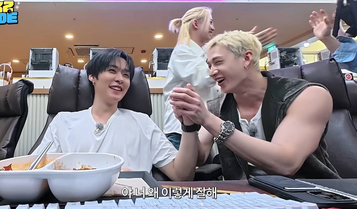 chanmin_CR's tweet photo. 🐺🐰99 https://t.co/35wu2LgnEl