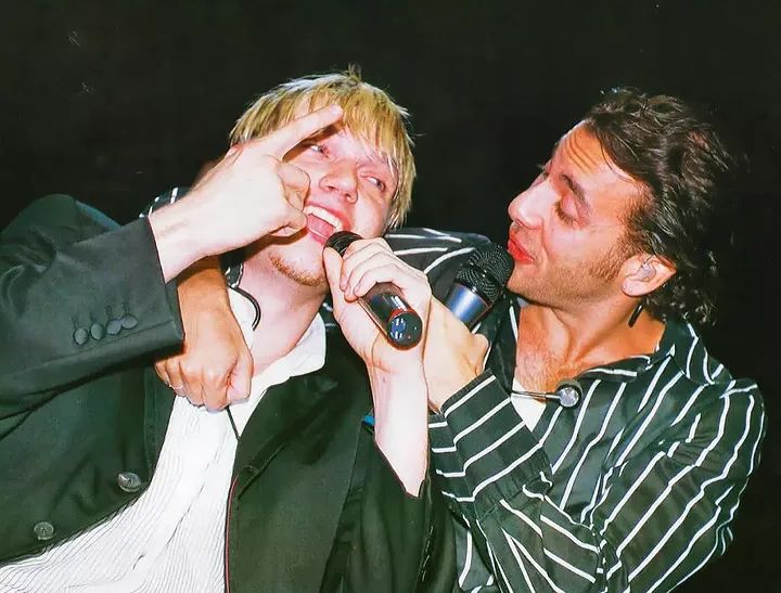 nanadenala's tweet photo. #tbt fofinho que achei por aqui do #Nick com o #Howie 😊 https://t.co/59aI4mSlaP