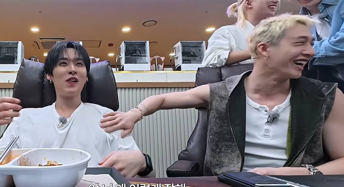 chanmin_CR's tweet photo. 🐺🐰99 https://t.co/35wu2LgnEl