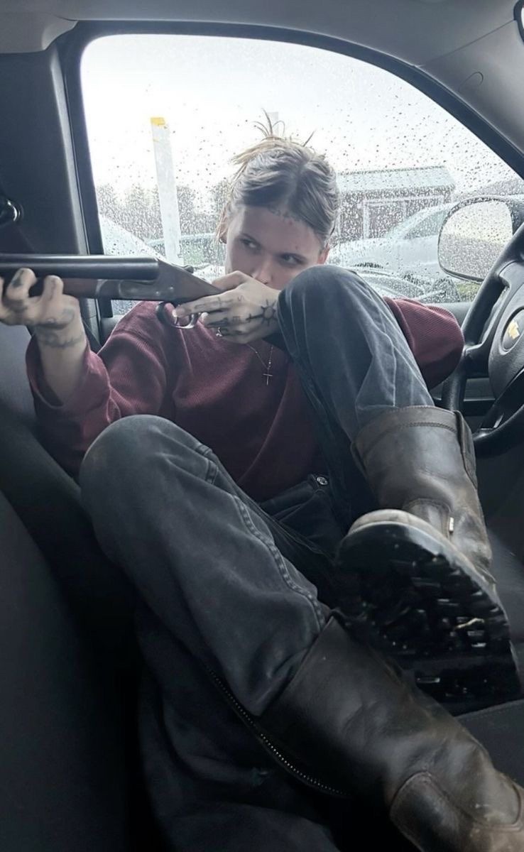 dreamofcain's tweet photo. show me your gun. https://t.co/Q322HUkfMy