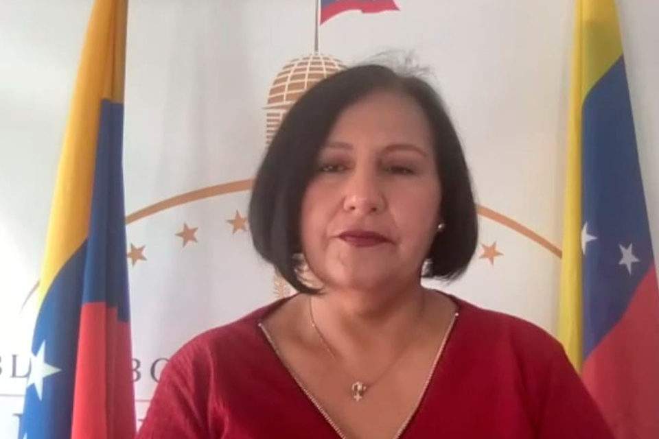 fallaElectricas's tweet photo. VENEZUELA, llega a Caracas la Presidenta de la  @AsambleaVE 2015 @Dinorahfiguera quien forma parte de la dirección nacional primero justicia del ala de junto  @JulioBorges encuentros con Jorge Rodriguez y Delcy Rodriguez https://t.co/ATCDKOpCOu