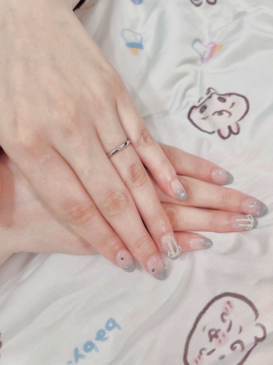 bsearchsnd's tweet photo. おはようございます☀
今週はネイルと苗字を変えました💍✨

会社では『そのだ』のままですので、
引き続きよろしくお願いいたします🫶🏻

浮かれすぎず、しっかりお仕事頑張っていきます🔥🔥
本日もよろしくお願いします！🥳 https://t.co/cvpZ9YscC1