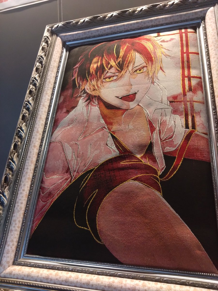 aromnus's tweet photo. そうです、今さらなのですがディアラバのオーケストラコンサート行ってきたのです。
こちらは舐めるように撮ってきたアヤトくんの刺繍展示のお写真(下からの角度)です。お顔が良い。 https://t.co/e6l4NWNgw9