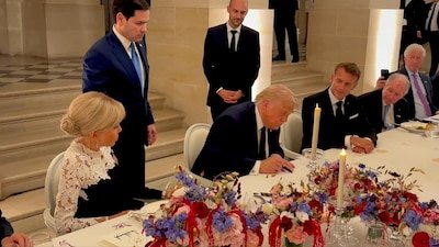 FreddyOliviery's tweet photo. Donald Trump logró abrir un estrecho de Ormuz que de por sí estaba abierto antes del conflicto.

Irán logró obtener $300 mil millones de dólares. ¿Quién ganó? 🧐 https://t.co/FjMs0tsWBt