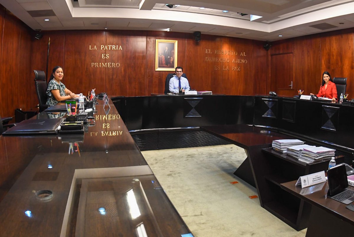 JAlbertoG_R's tweet photo. #EnSesión ⚖️ | Este día, durante la 24ª Sesión Ordinaria de Administración del (@OAJ_Mex), otorgamos el visto bueno a las designaciones en Centros de Justicia Penal Federal, con los que se busca seguir fortaleciendo el sistema de justicia. 

Más tarde, durante la 24ª Sesión Ordinaria del Pleno del Órgano de Administración Judicial, aprobamos acuerdos relacionados con situaciones administrativas para el buen funcionamiento del #PJF. 

Por otro lado, durante la 2ª Sesión Ordinaria del Consejo Técnico del Fondo de Apoyo a la Administración de Justicia del OAJ, aprobamos la asignación de recursos a fin de mejorar los espacios físicos, así como software y herramientas digitales, de los espacios jurisdiccionales y administrativos. 

Finalmente, durante 22ª Sesión Ordinaria de la Comisión de Disciplina y Substanciación de Responsabilidades del Personal Administrativo resolvimos proyectos de situación patrimonial. 

Con estas acciones buscamos generar una mejor administración al PJF y de esta forma seguir trabajando en nuestra misión de #ServirConTransparencia.