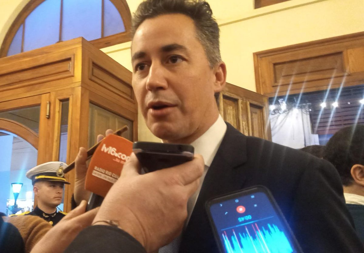CBA_Hoy's tweet photo. En Río Cuarto, el ministro de Gobierno de la provincia de Córdoba, Manuel Calvo, evitó opinar sobre Adorni y aseguró que ningún municipio cordobés tiene problemas para pagar el aguinaldo
https://t.co/L7TqeATSJL https://t.co/F63rN3jJ5D