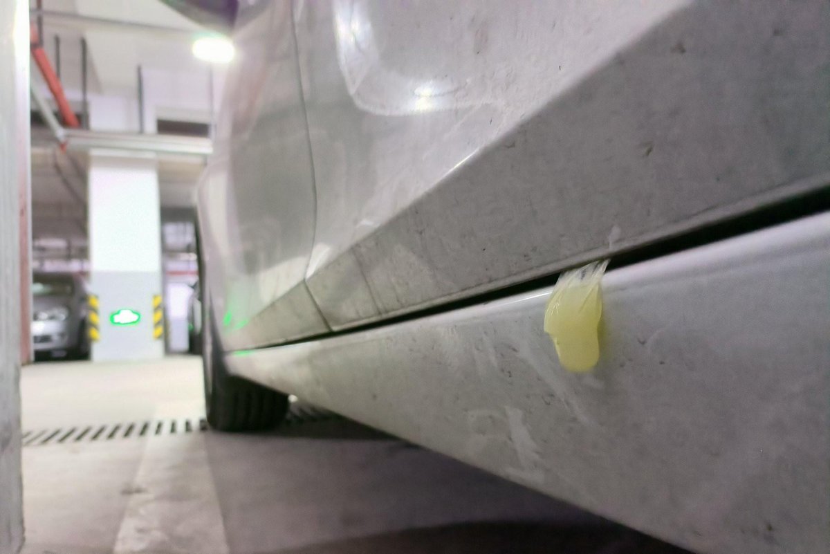 tijonathan2's tweet photo. lol someone had fun here, the car parked next to mine #condom #usedcondom #cumcondom #cum #fond https://t.co/CxtL3mSXBO