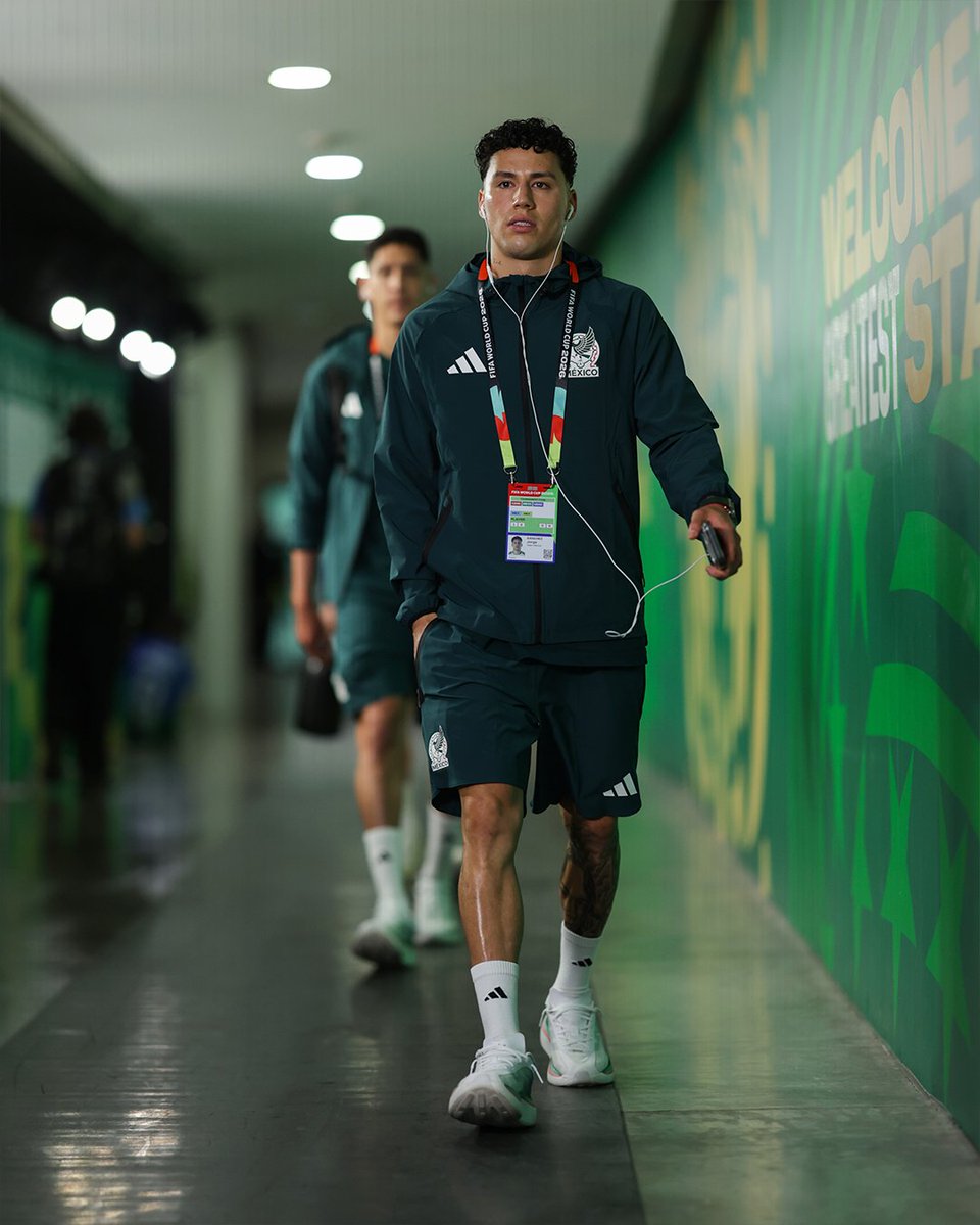 miseleccionmx's tweet photo. Ya estamos en casa. 🚌🏟️

La ilusión llegó al Estadio Guadalajara junto con el equipo que representa a millones de mexicanos. 🔥🙌

#SomosMéxico 🇲🇽 https://t.co/bSgPuUBzte