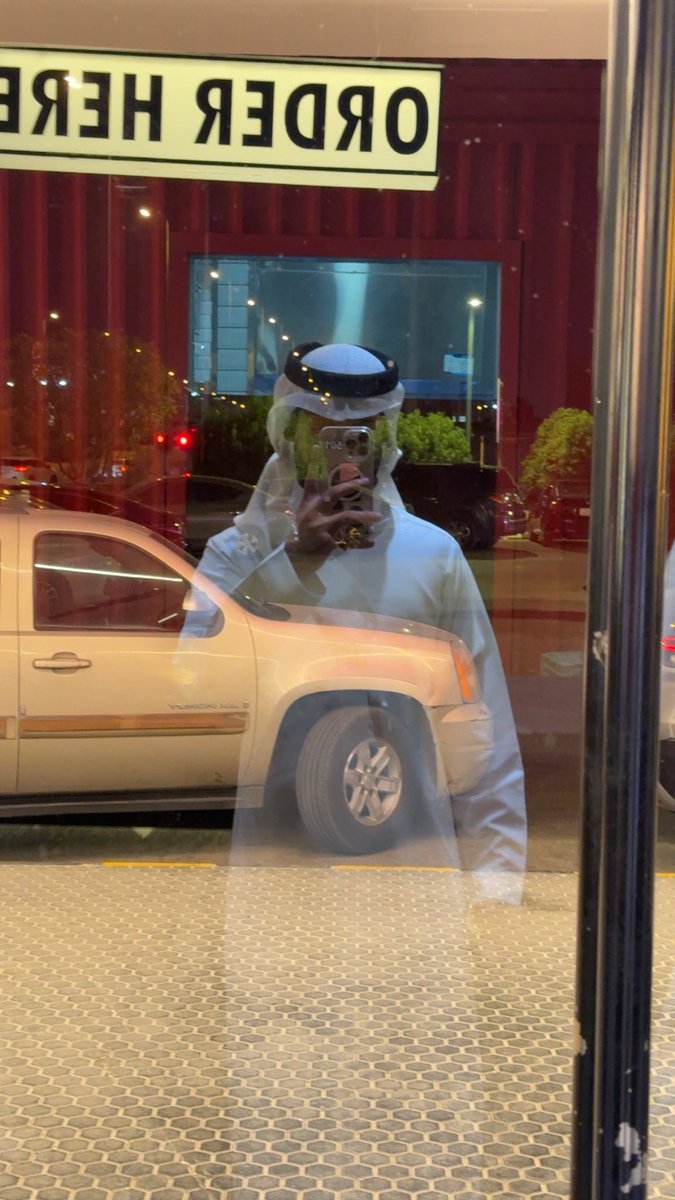 l_4xl's tweet photo. من ضبابيّة حياه  
و من رماديّة شعور . . 
ضعت في نفس المكان اللي من أول خابره 

ماني بـ خايف سوا من ليلةٍ من غير نور 
ودربٍ أمشي به وحيد وماعرف وش أخره https://t.co/moXT4B7cxs