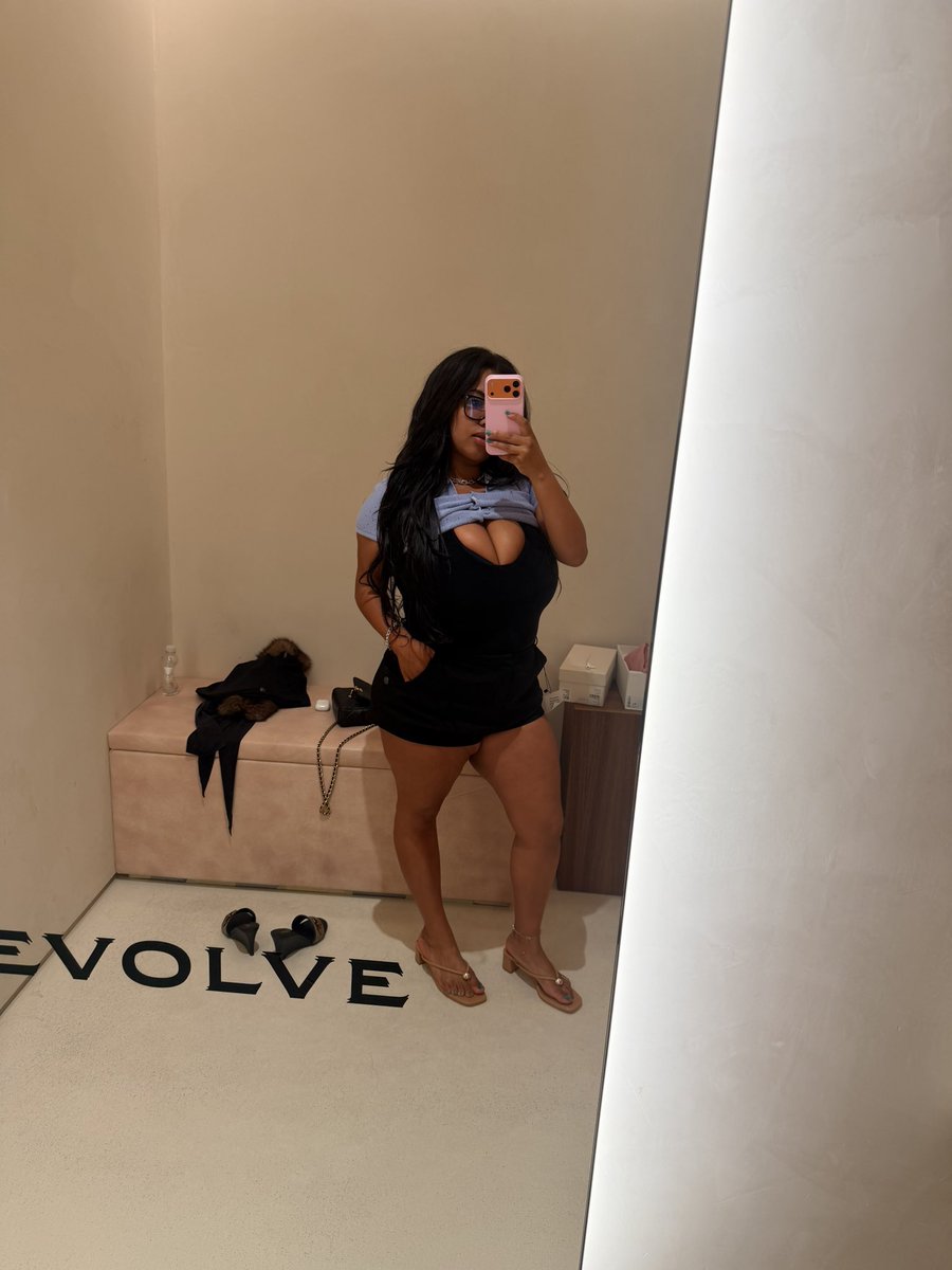 MustpayLaila's tweet photo. Which one of you cuck ass bitches is funding my shopping? 
You know my venmo. https://t.co/HFwz5WfU5C
