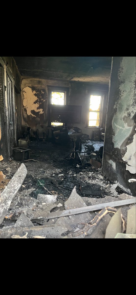 _beee_beee_'s tweet photo. This is where all of the kids toys were. You can’t even tell that they had anything. https://t.co/mXM0ohJGQ1