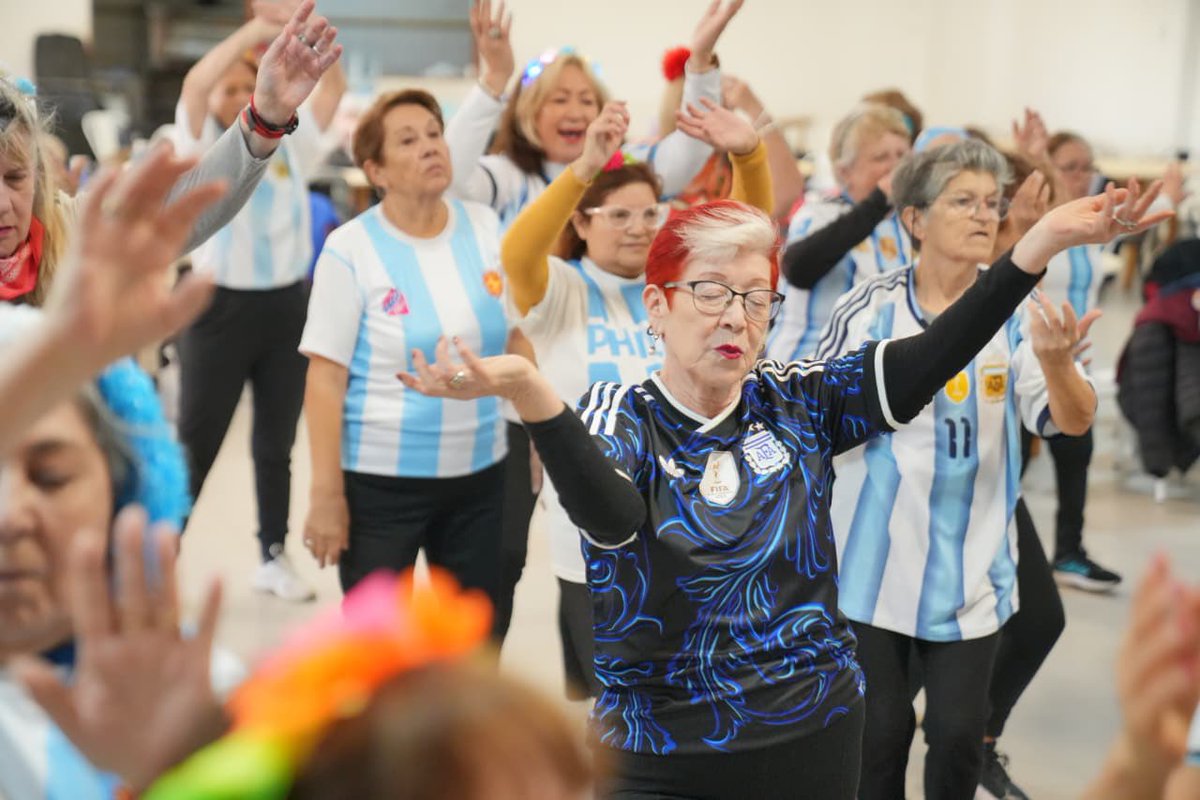 tatuhess's tweet photo. 💃🏻✨ Más de 150 personas mayores participaron de la 4.ª edición de #DanzarLaVida2026, un encuentro de baile, expresión y alegría realizado en el marco del Día Mundial de Toma de Conciencia del Abuso y Maltrato en la Vejez. 💜
@MarianoGaidoOk @munineuquen @GiovanettL @DDHH_RI_CI https://t.co/brMPiWr0Iq