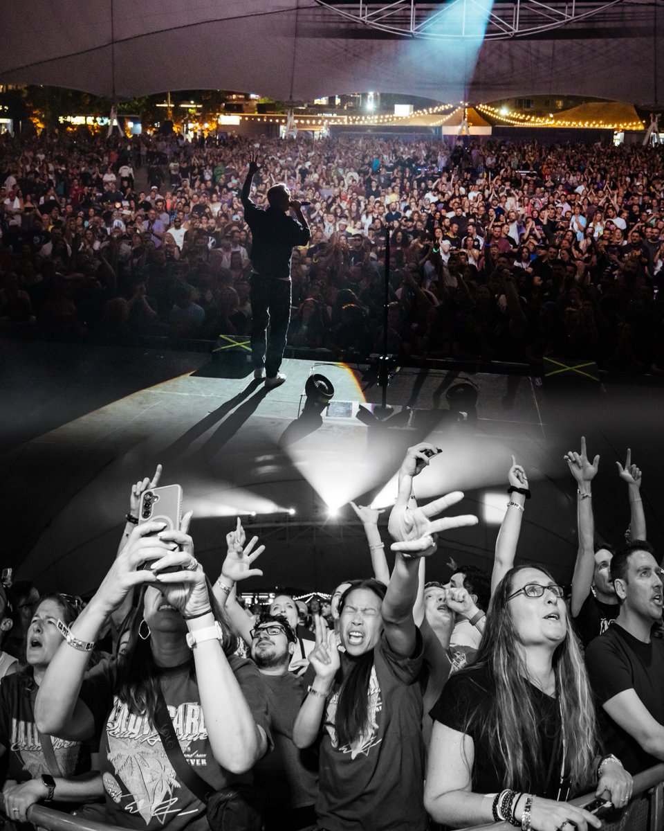 Yellowcard's tweet photo. Massive night in Boston last night! Can’t believe there’s only 3 shows left on this tour. 🤯

Sold out tonight and tomorrow but some tickets still available for the last show in Springfield, MA on Saturday at https://t.co/OFp9rbkLXH. Don’t miss out!

📸: @joebradyphoto https://t.co/WrN2h1dOpi