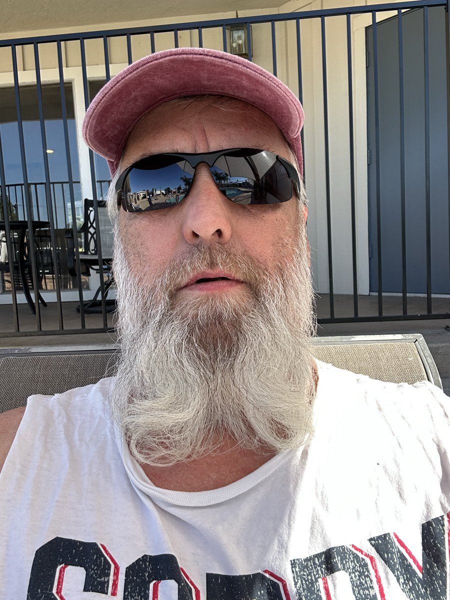 murch_bryan's tweet photo. @_RealAxelVasa My beard is crazier than yours!!!! JS https://t.co/uL1rg2aPv3