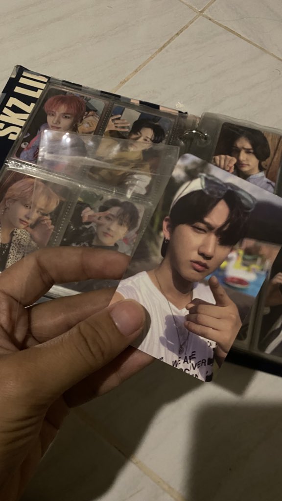 darkbinku's tweet photo. Untung kecintaan dengan inner sleeve meet yx yang sealed sksksk ini pc udah lama banget gak ku keluarin. Dan alhamdulillah masih aman sejahtera 😭

Tapi kayaknya kualitas sleeve binder juga mempengaruhi deh, love you binder carat gen 🫶🫶🫶 https://t.co/FhCi3WE1mY